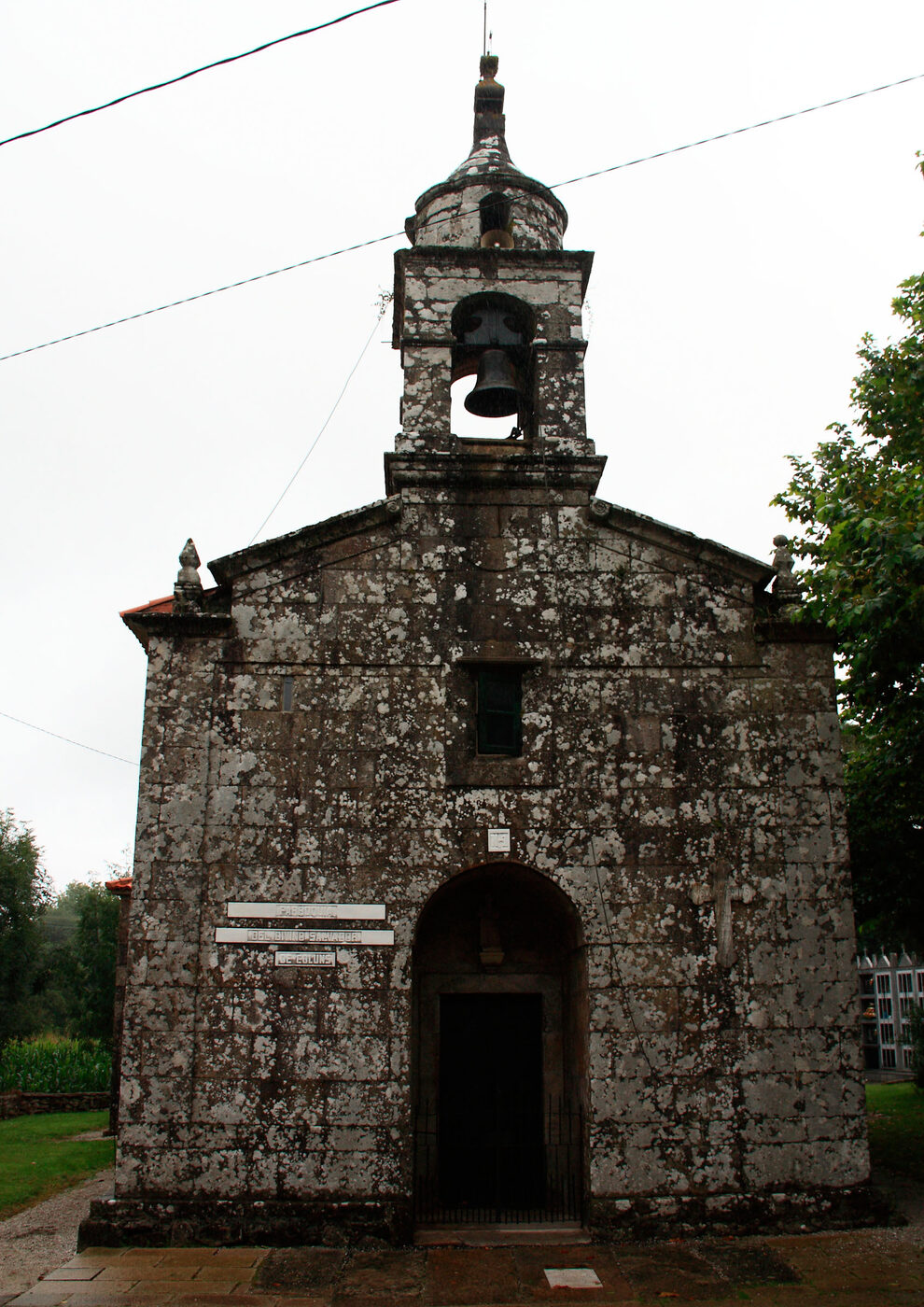 Igrexa de San Salvador de Colúns en Mazaricos