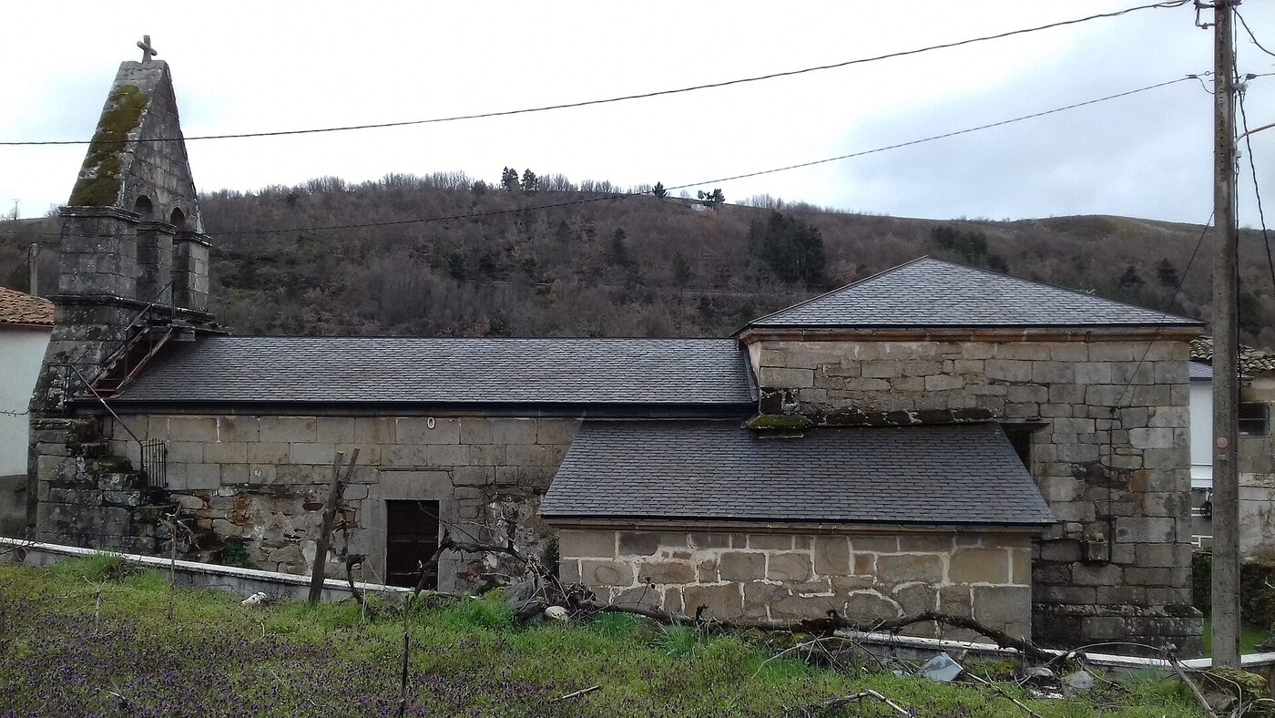 Igrexa de Santa María de Pradocabalos en Viana do Bolo