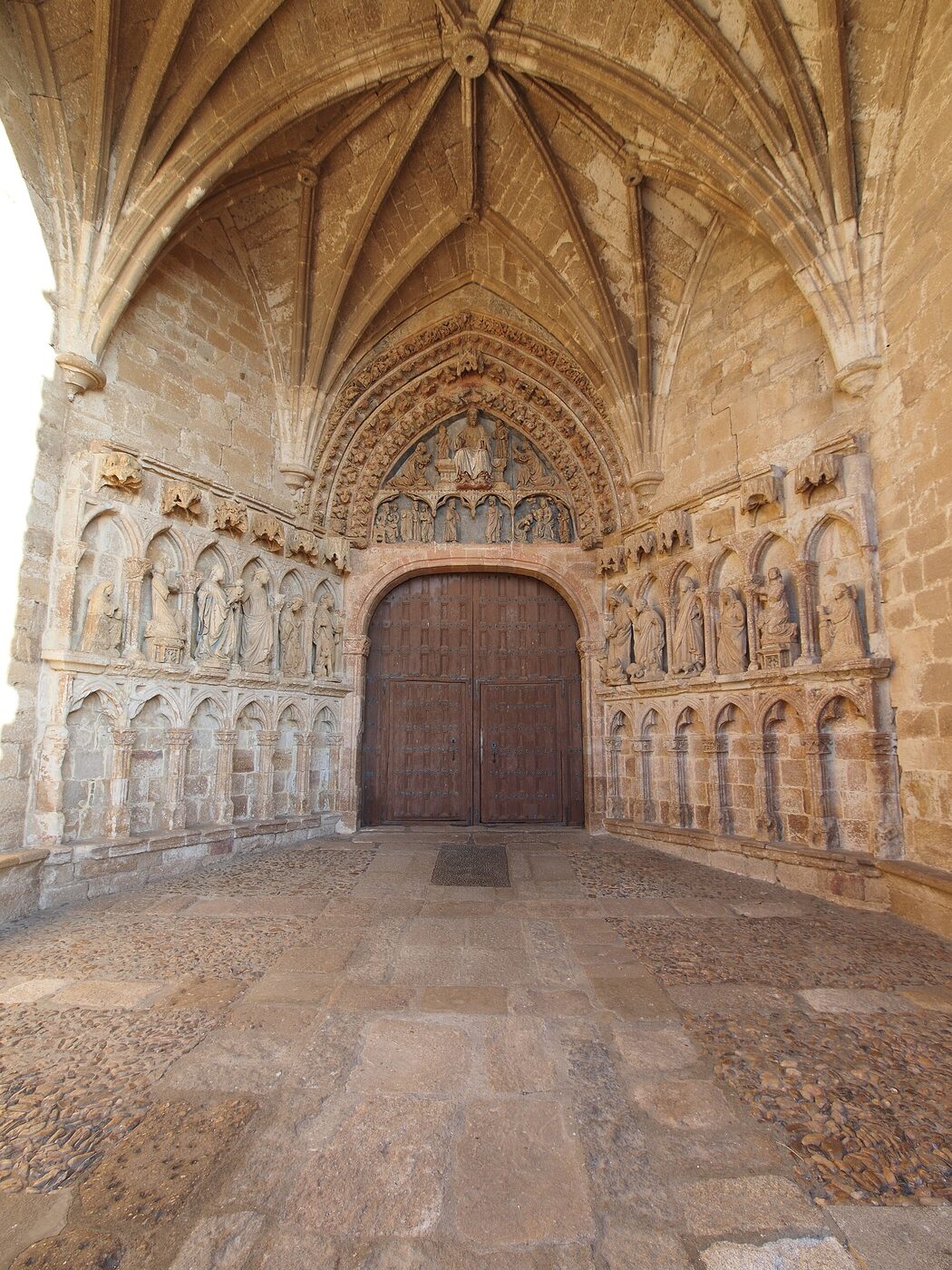 Iglesia de Santa María la Real en La Hiniesta