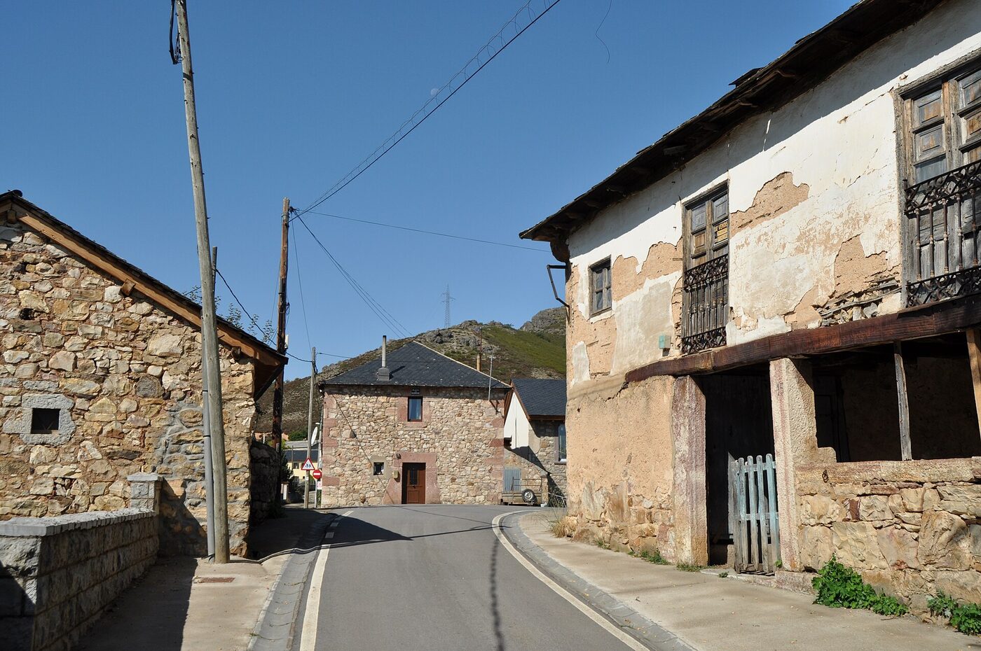 Iglesia de San Miguel Arcángel de Huergas de Babia en Cabrillanes