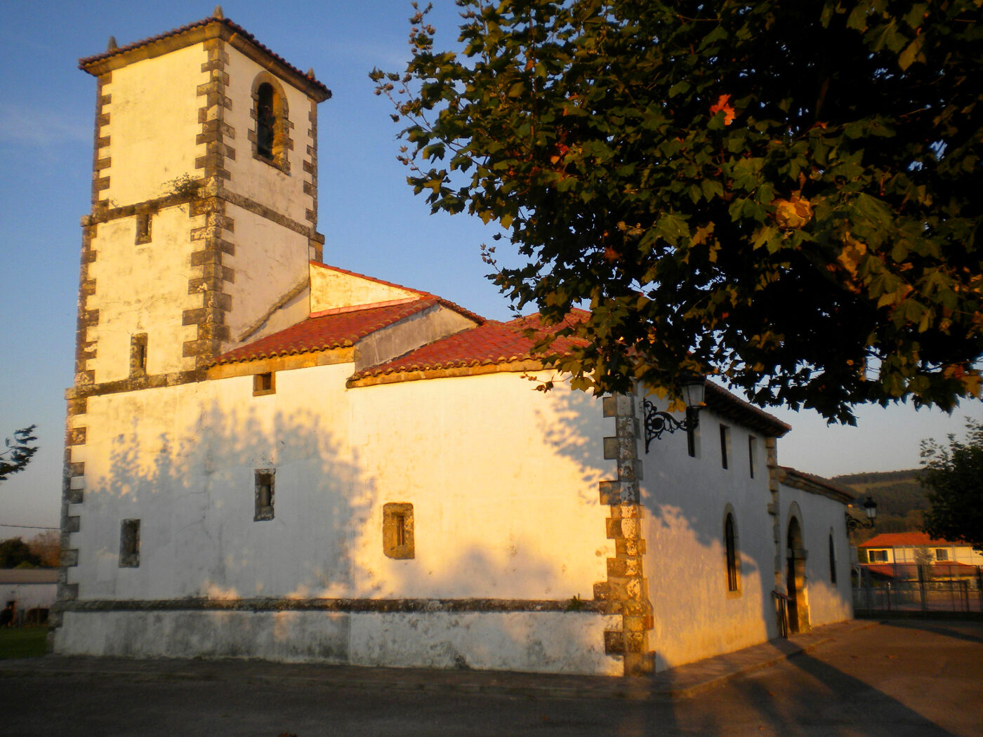 Iglesia de San Salvador en Ribamontán al Mar
