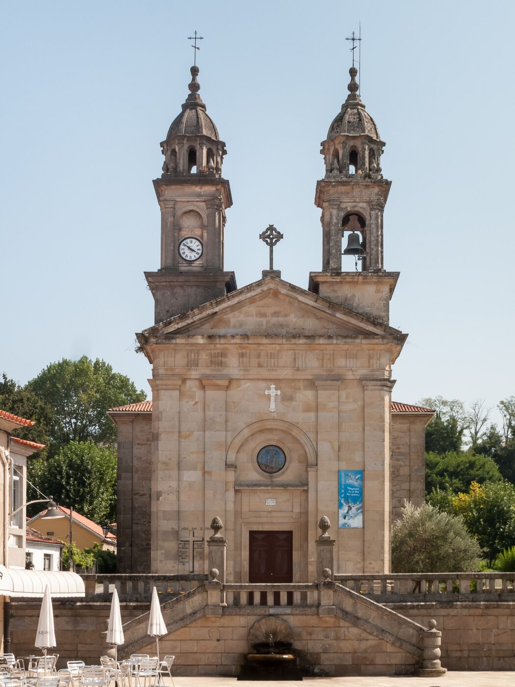 Igrexa de San Xulián de Pontecesures en Infesta
