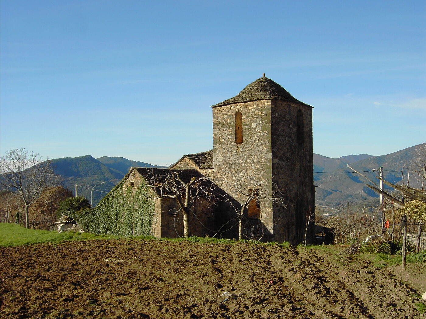 Iglesia de Santiago en Laspuña