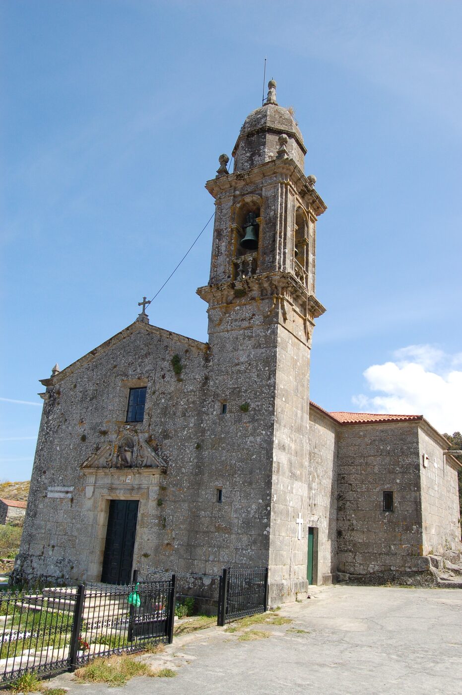 Igrexa de Santa María de Nebra en O Porto do Son