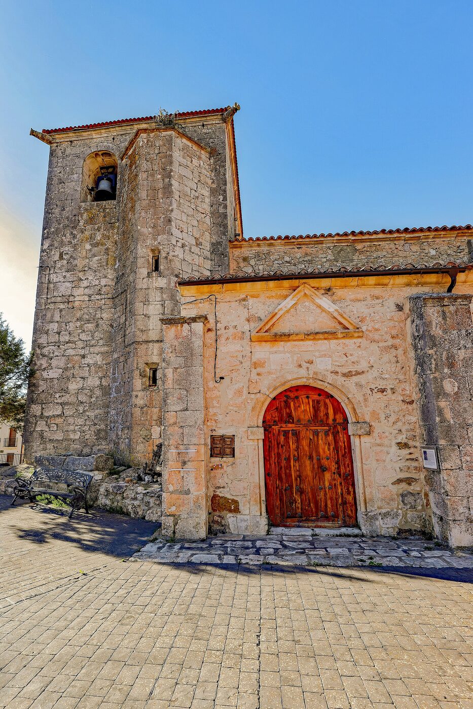 Iglesia de San Miguel Arcángel en Tejada