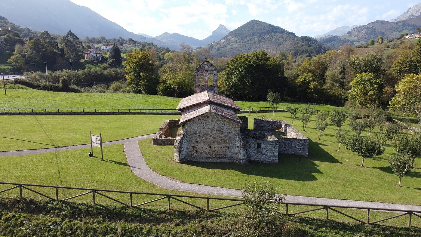 Iglesia de San Juan de Ciliergo en Peñamellera Baja