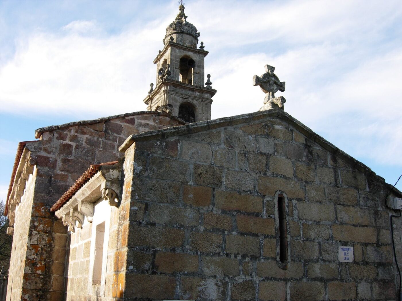 Igrexa de San Xoán de Ourantes en Punxín