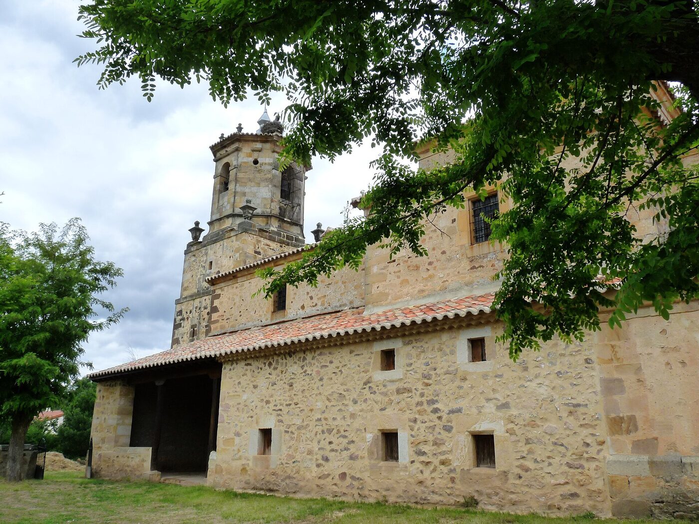 Iglesia de San Pedro en Cidones