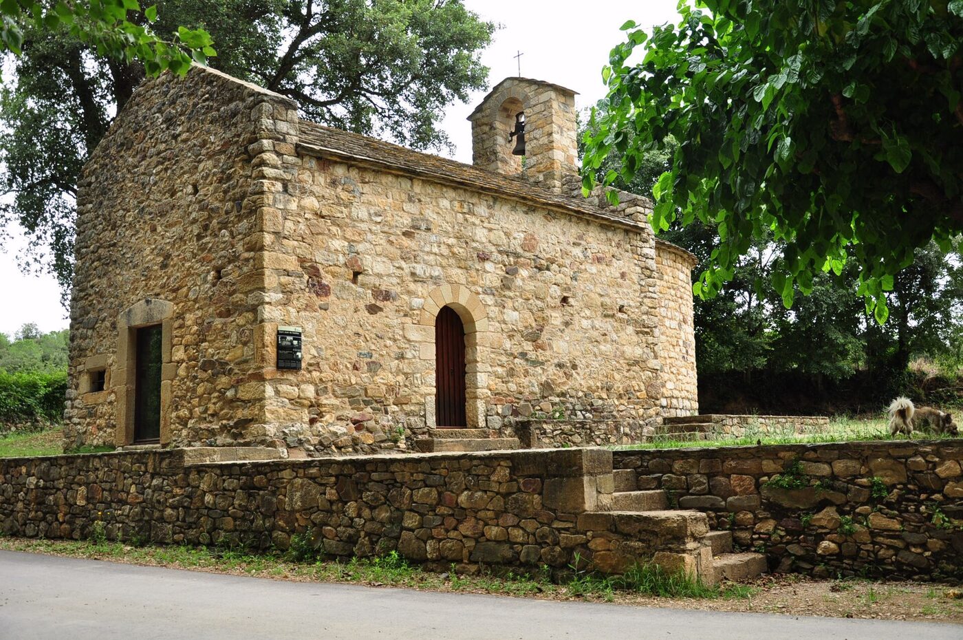 Església de Sant Joan de Salelles en Monells i Sant Sadurní de l'Heura