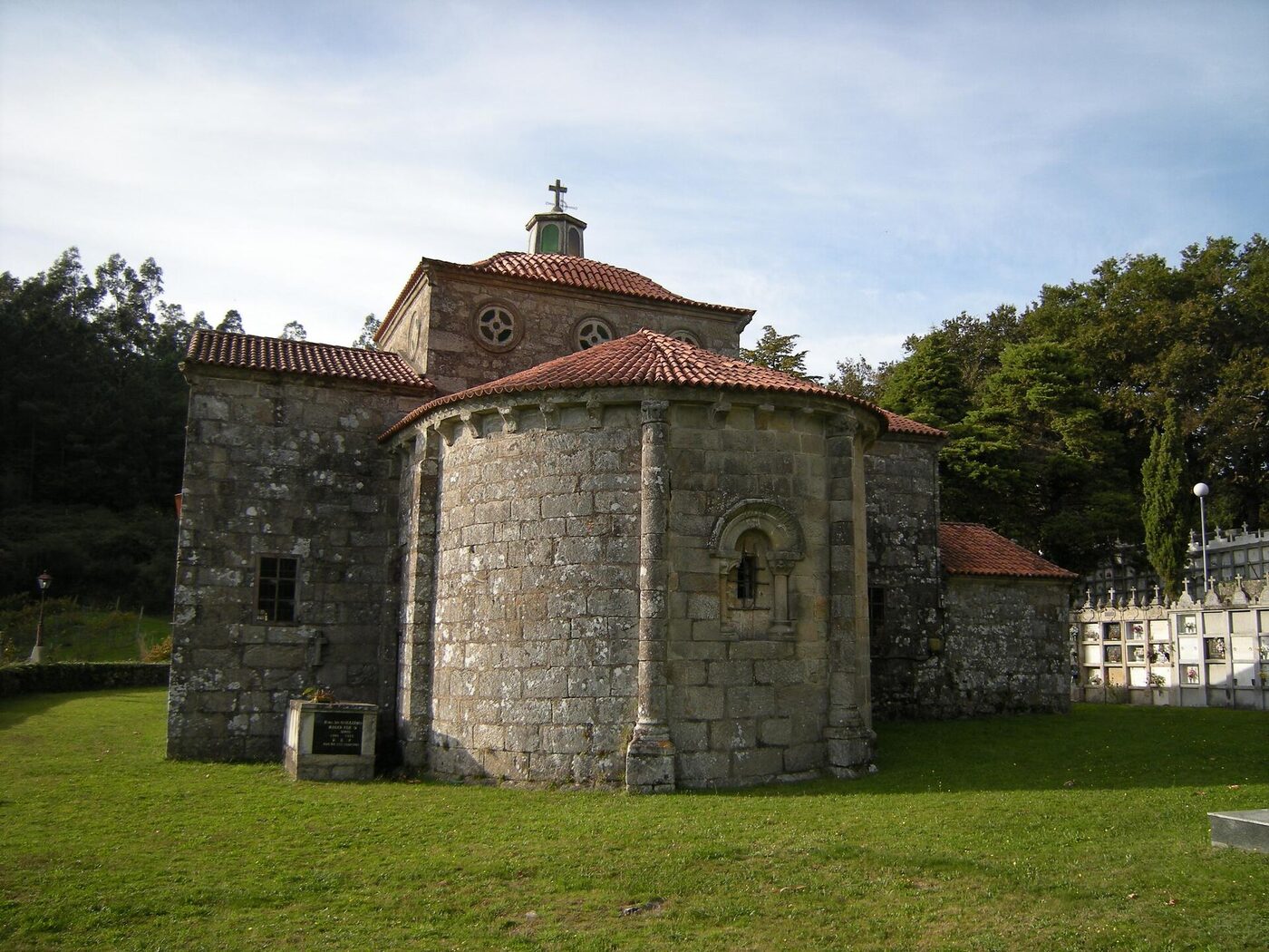 Igrexa de Santa María de Bemil en Caldas de Reis