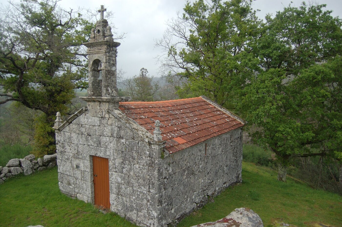 Capela de San Lourenzo do Serrapio en Cerdedo Cotobade