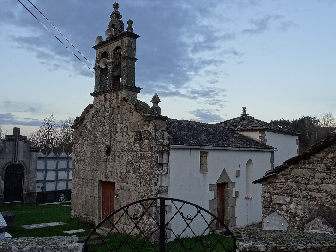 Igrexa de San Fiz de Cerdeiras en Begonte
