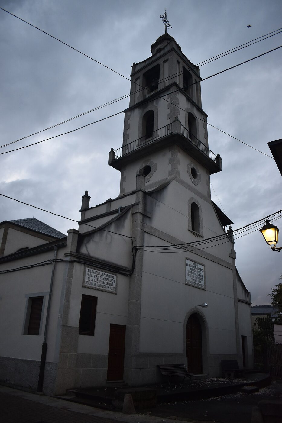 Igrexa de Santiago de Petín en Petín