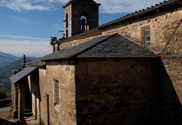Igrexa de San Miguel de Mones