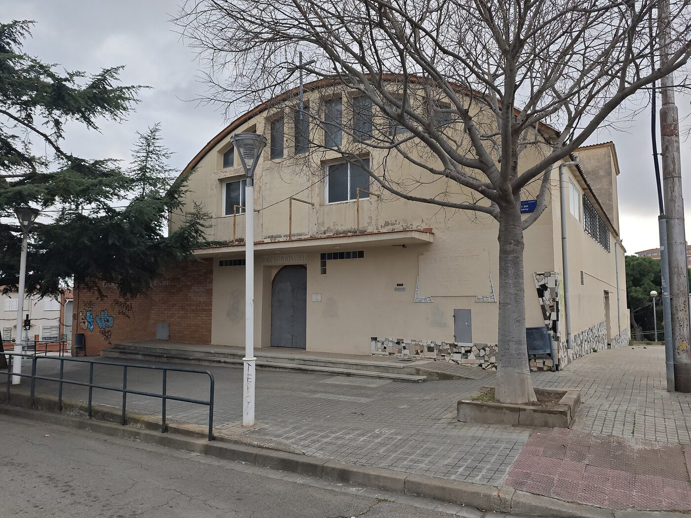 Parròquia de Santa Clara d'Assís en Badalona