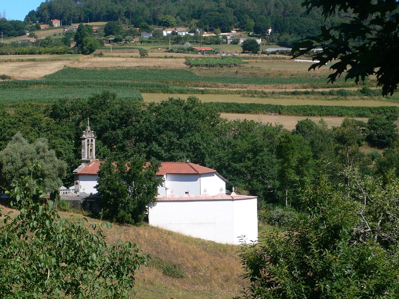 Igrexa de Santa María de Arnego en Vila de Cruces
