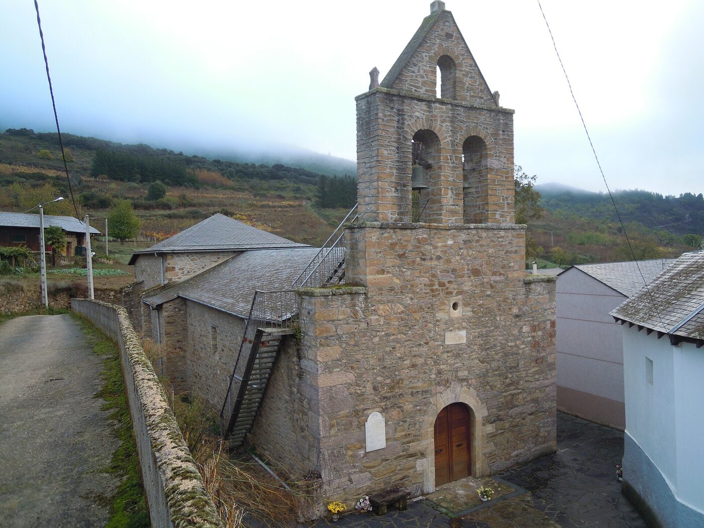 Igrexa de San Miguel de Biobra en Rubiá
