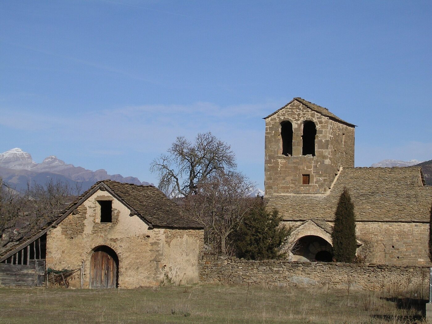 Iglesia de San Juan Bautista en Sabiñánigo
