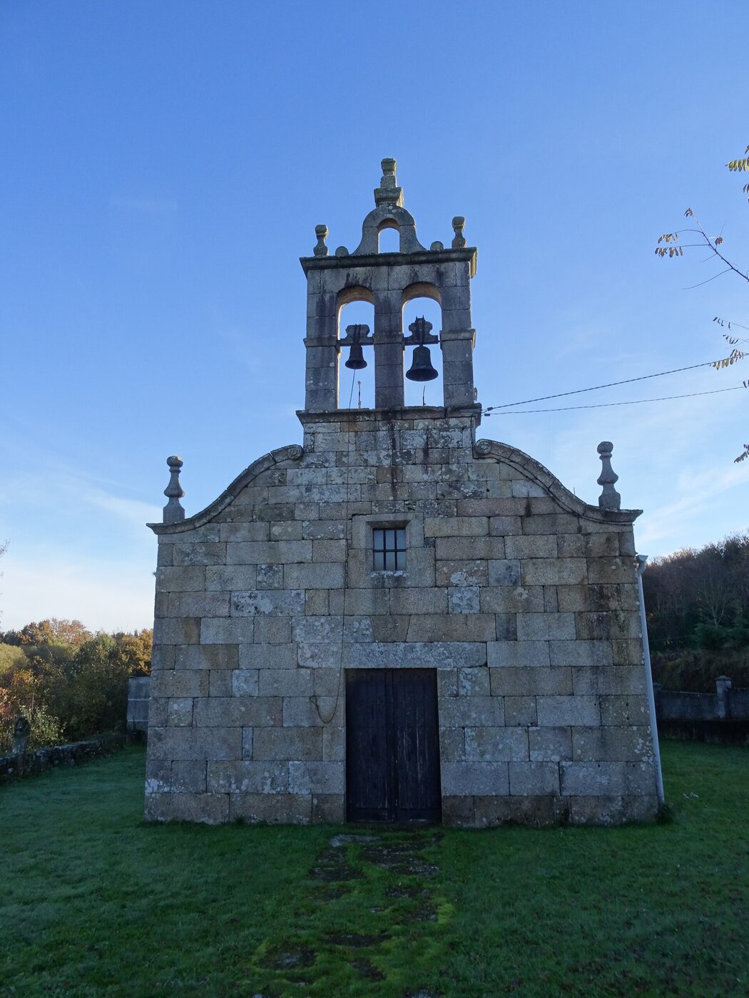Igrexa de Santa Helena de Virís en Begonte