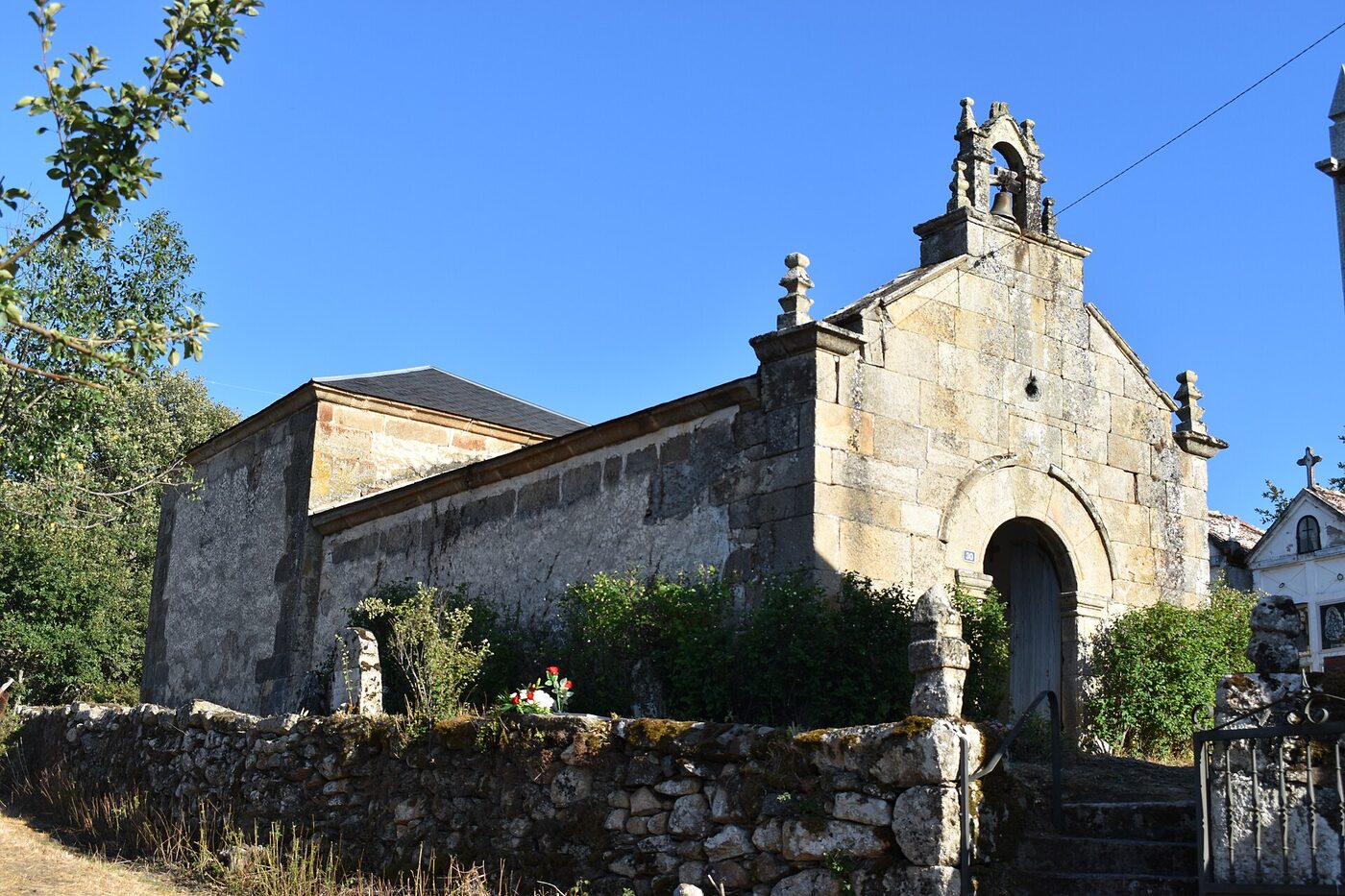 Igrexa de San Pedro do Castro en Viana do Bolo