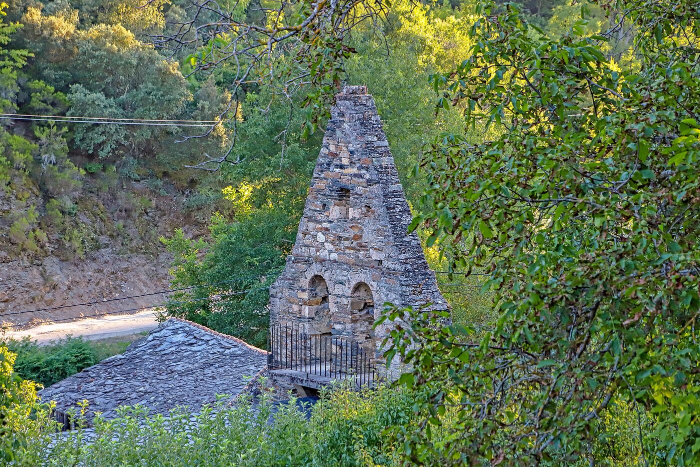 Igrexa de Santiago da Vilavella en Priaranza del Bierzo