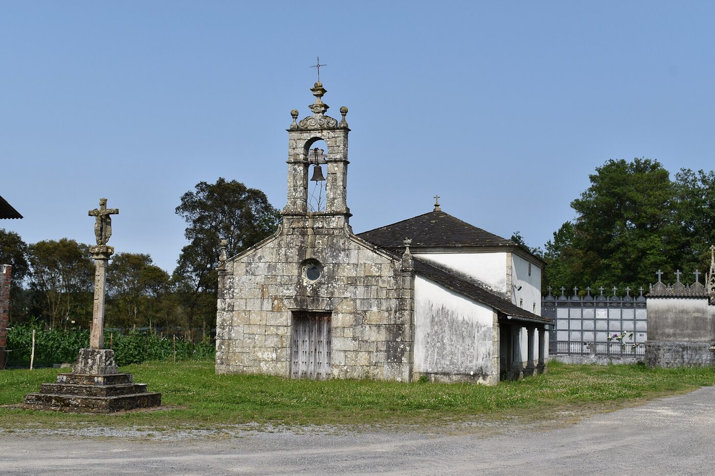 Igrexa de San Miguel de Roás en Cospeito