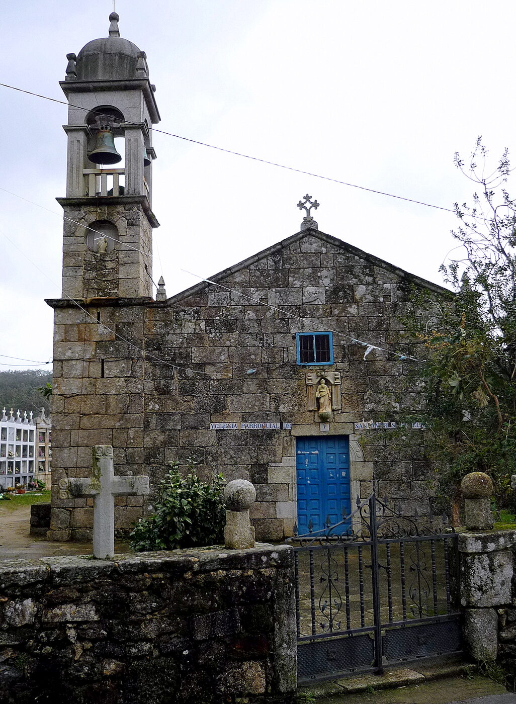 Igrexa de Santo André de Cures en Boiro