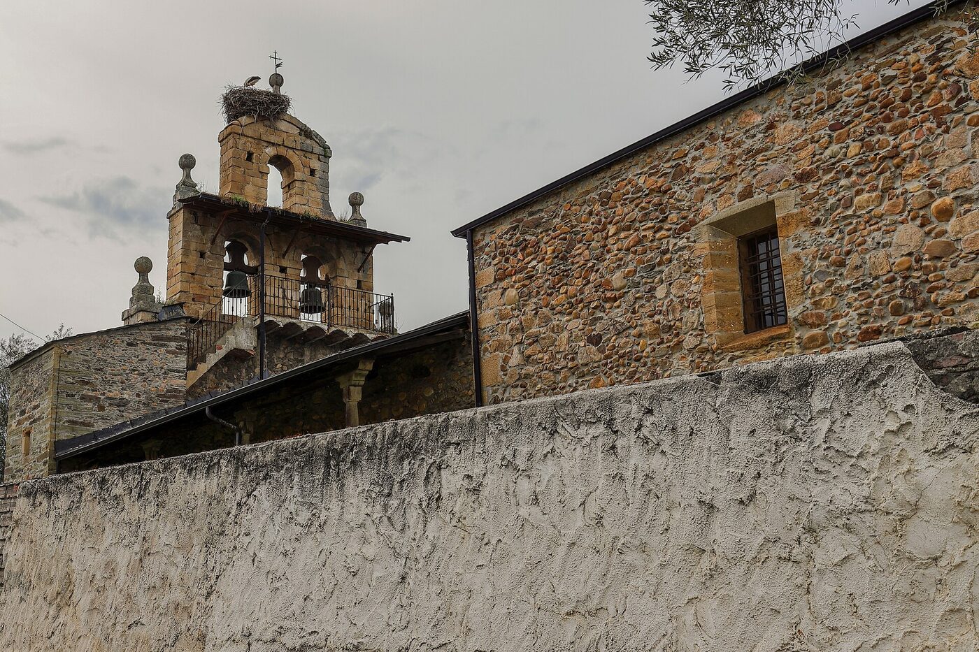 Iglesia de San Martín de Cortiguera en Cabañas Raras