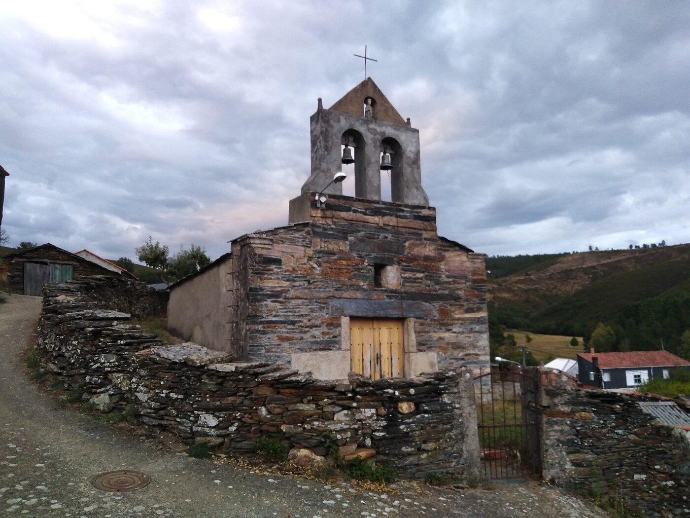 Igrexa de San Lucas de Parada da Serra en A Gudiña
