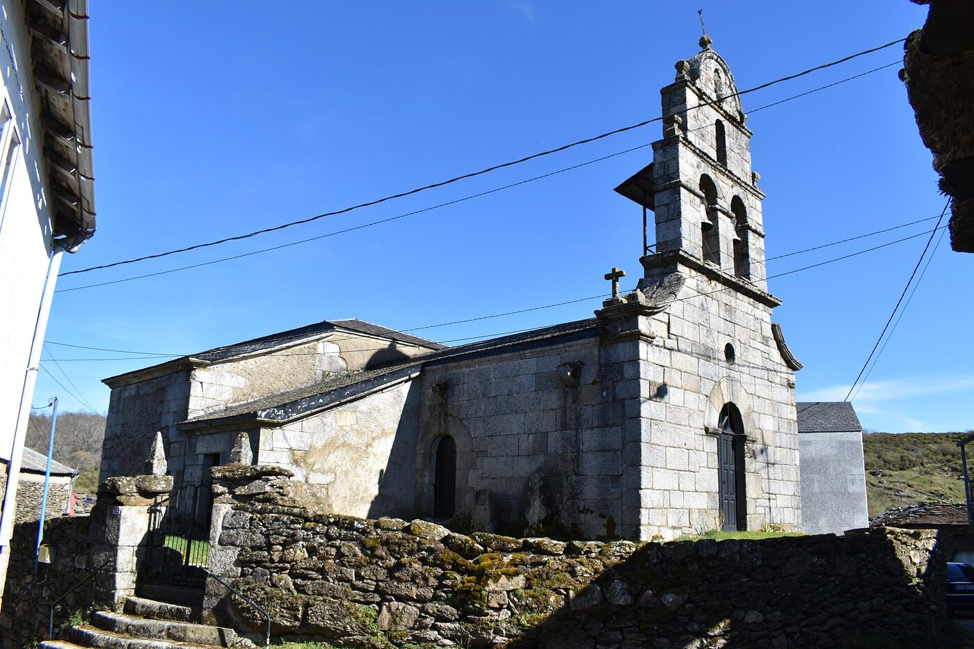 Igrexa de San Pedro de Ramilo en Viana do Bolo
