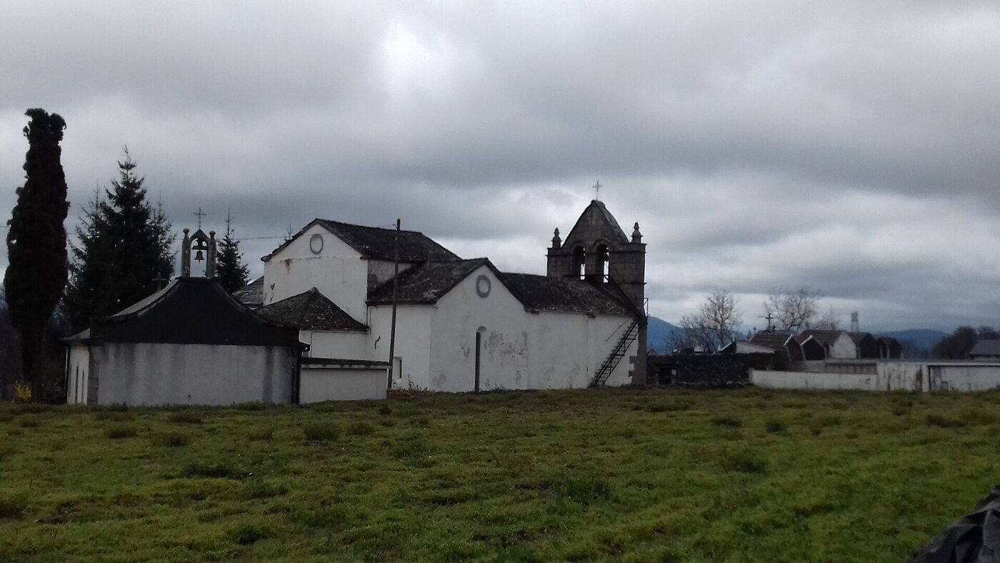Igrexa de Santa María de Mourisca en Viana do Bolo