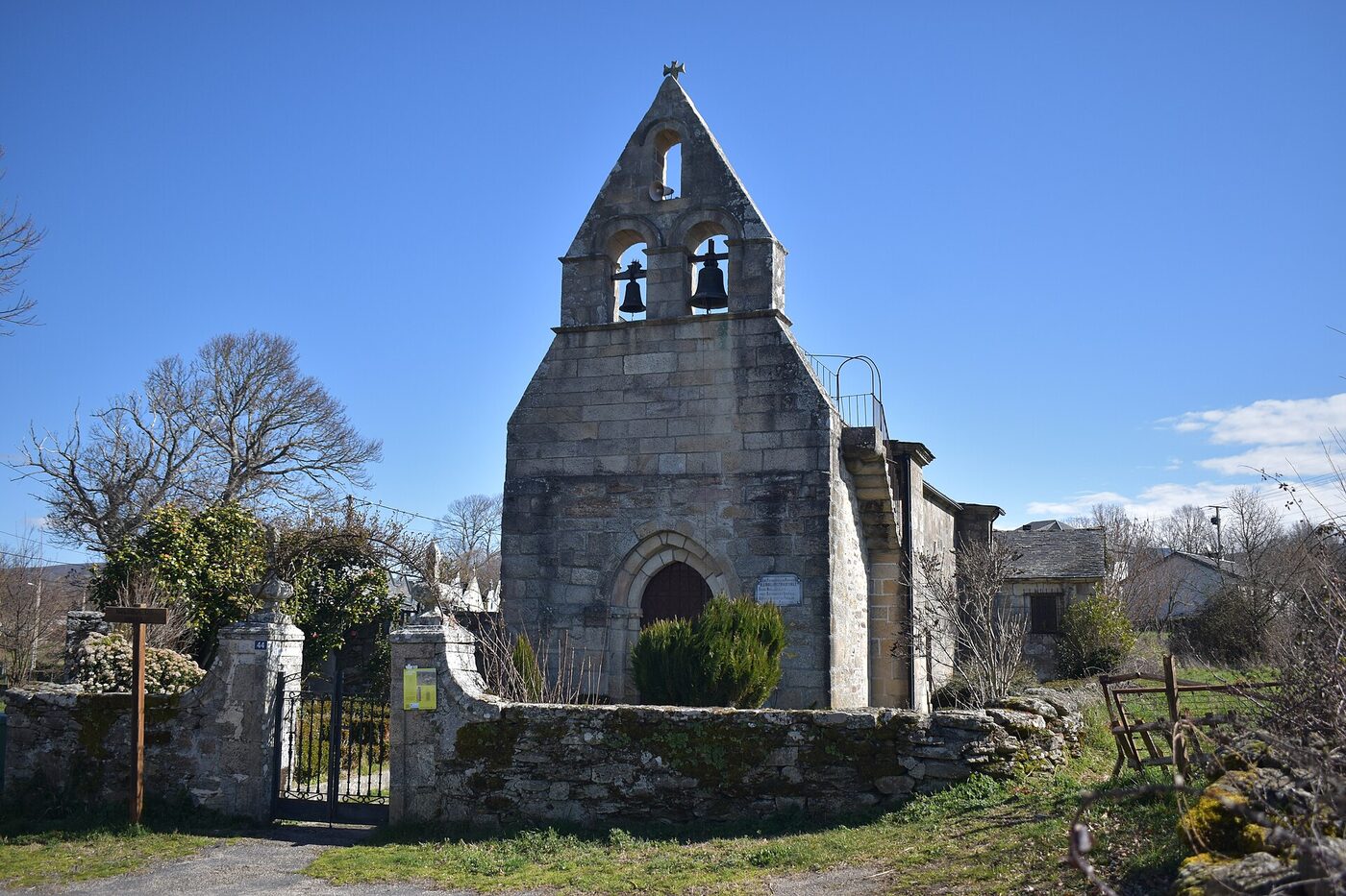 Igrexa de Santa María de Pinza en Viana do Bolo