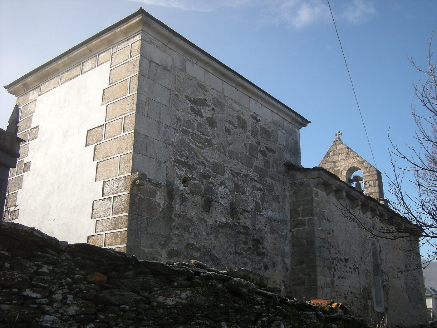 Igrexa de Santa María de Louzaregos en Viana do Bolo