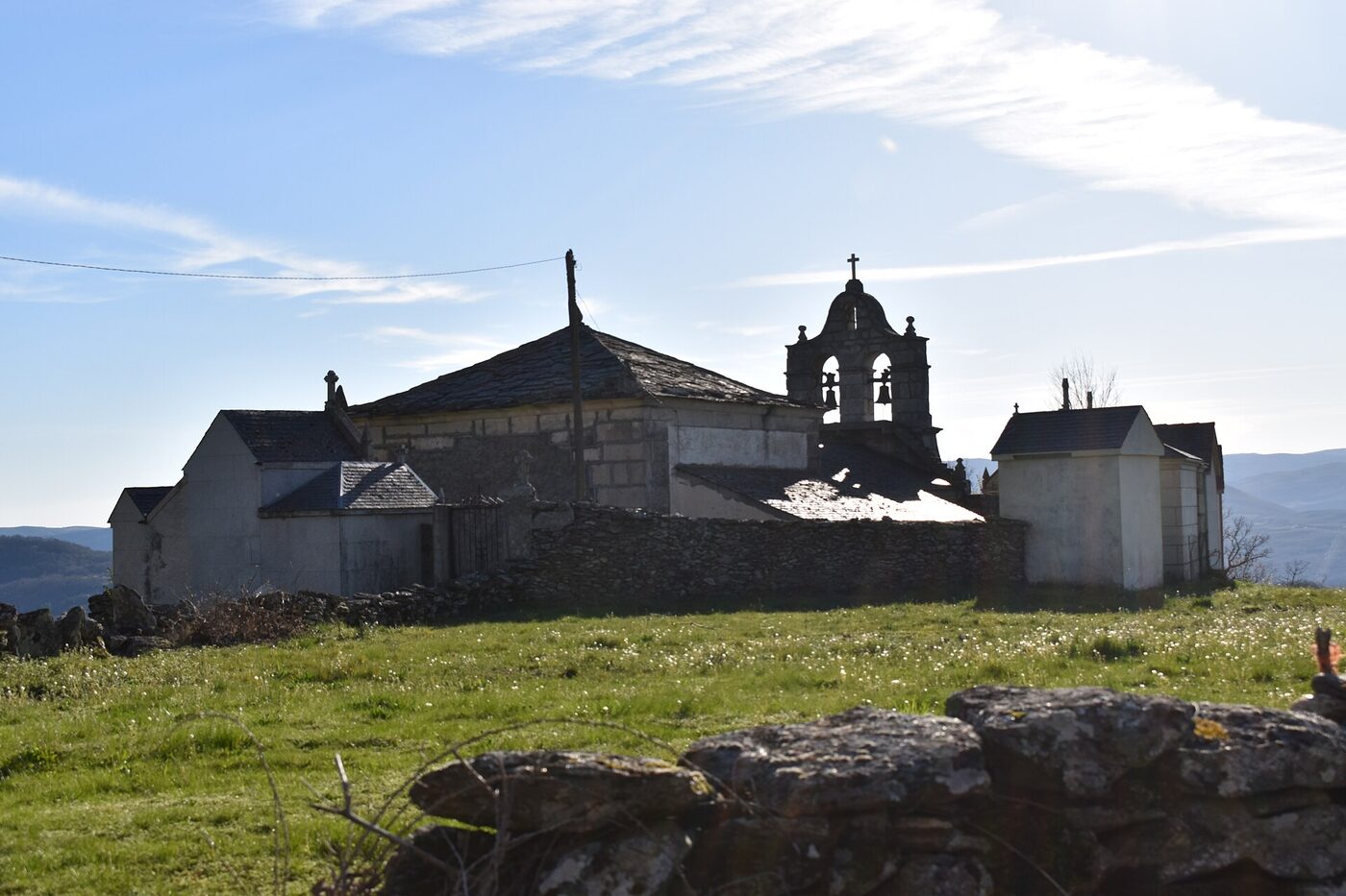 Igrexa de San Pedro de Paradela en Viana do Bolo