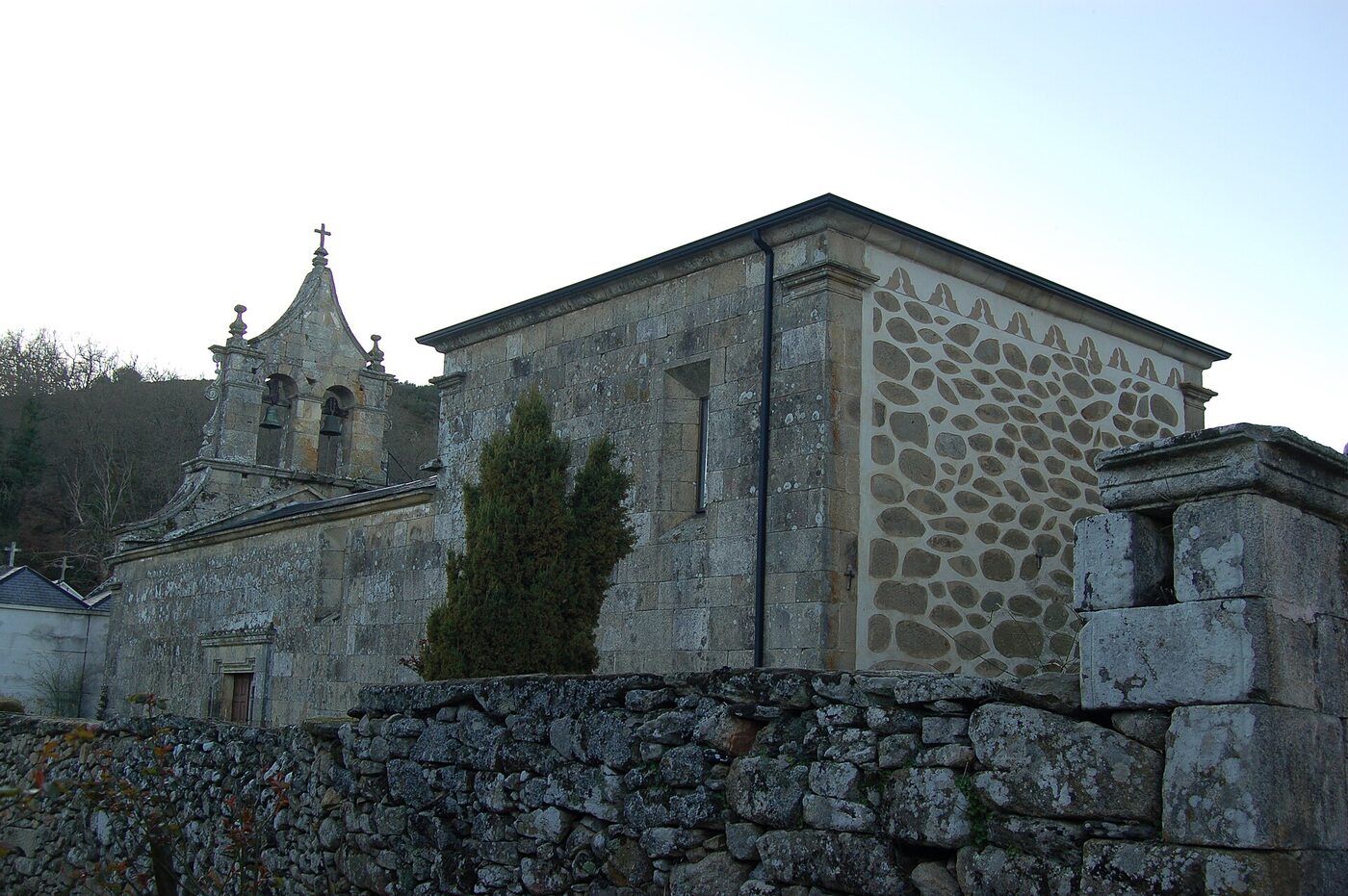 Igrexa de Santo André de Bembibre en Viana do Bolo