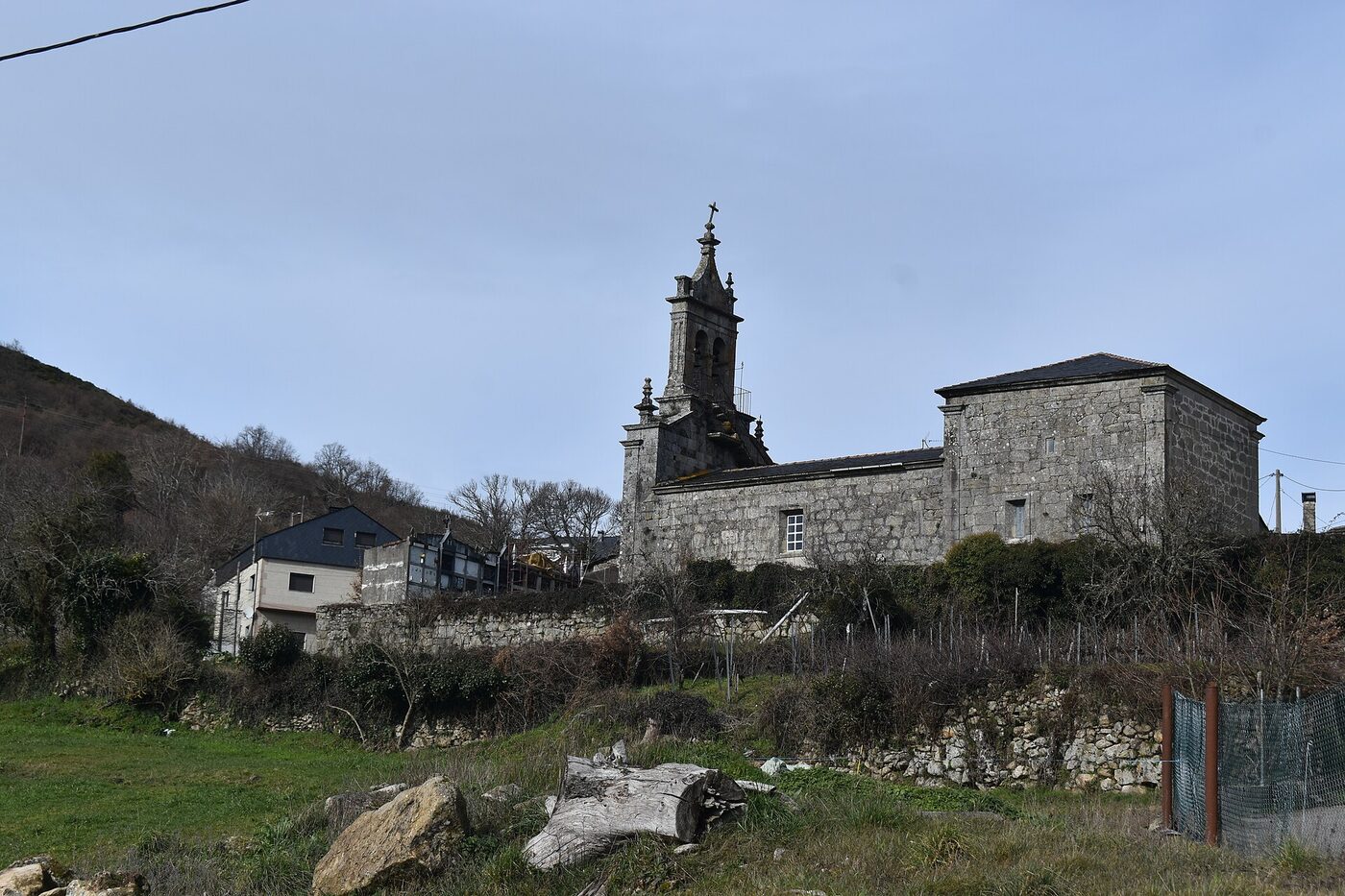 Igrexa de Santiago de Conso en Vilariño de Conso