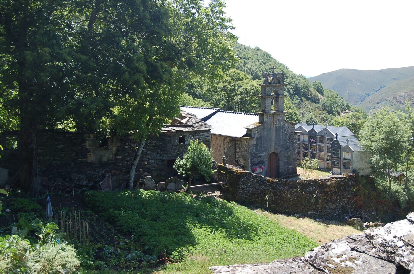 Igrexa de San Mamede de Hedrada en Vilariño de Conso