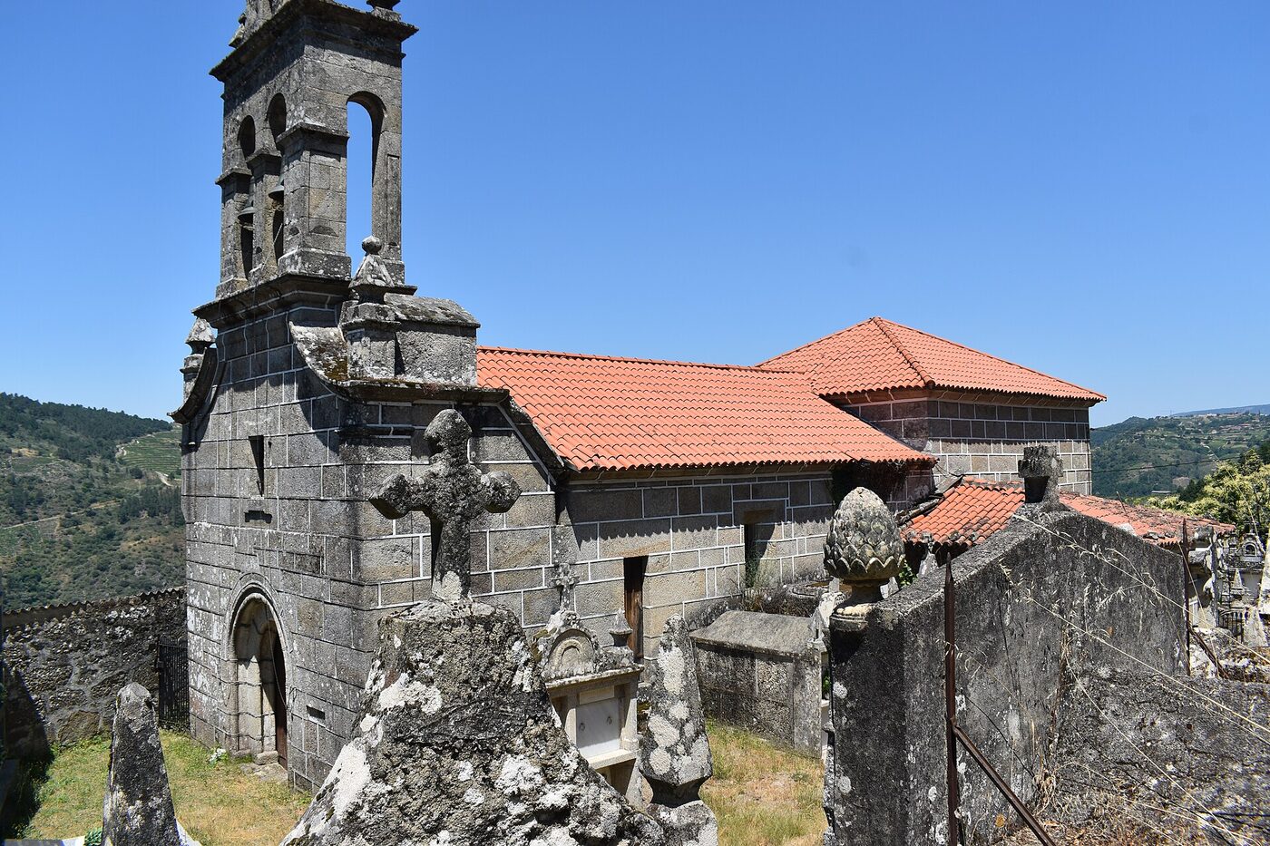Igrexa de San Martiño de Sacardebois en Parada de Sil