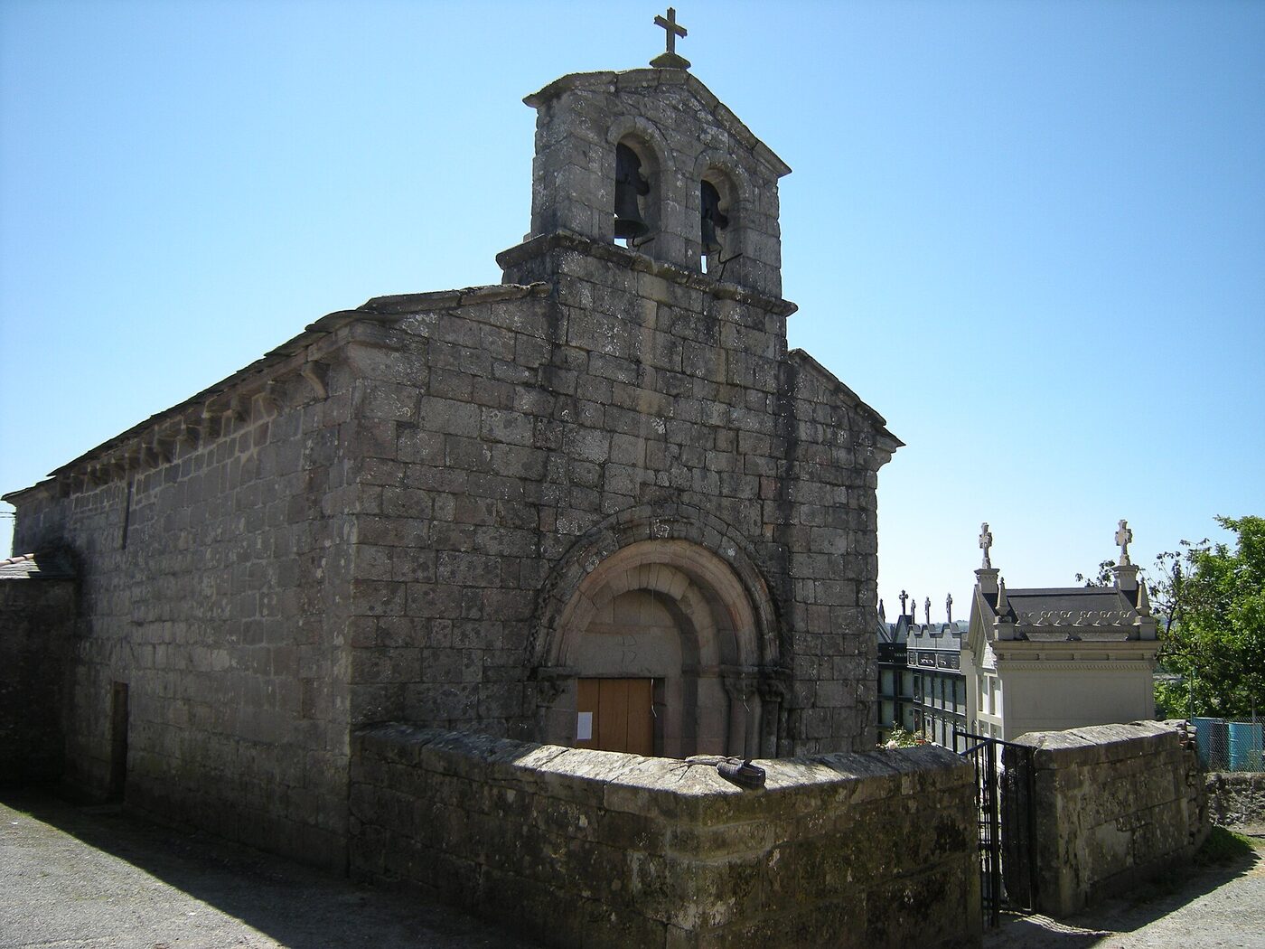 Igrexa de Santa María de Vilaragunte en Paradela
