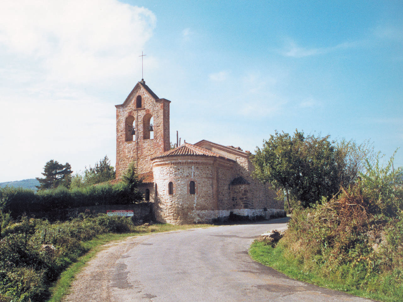 Iglesia de San Roque en Navarredonda y San Mamés