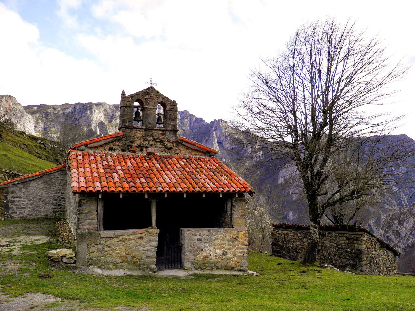 Iglesia de San Juan en Ponga