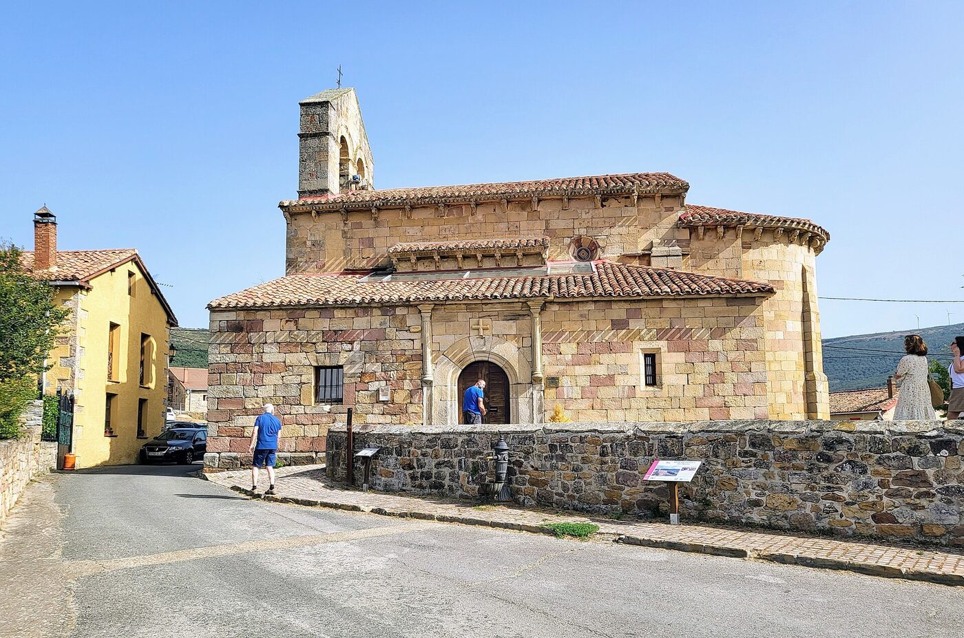 Iglesia Romanica de San Cornelio y San Cipriano en Barruelo de Santullán