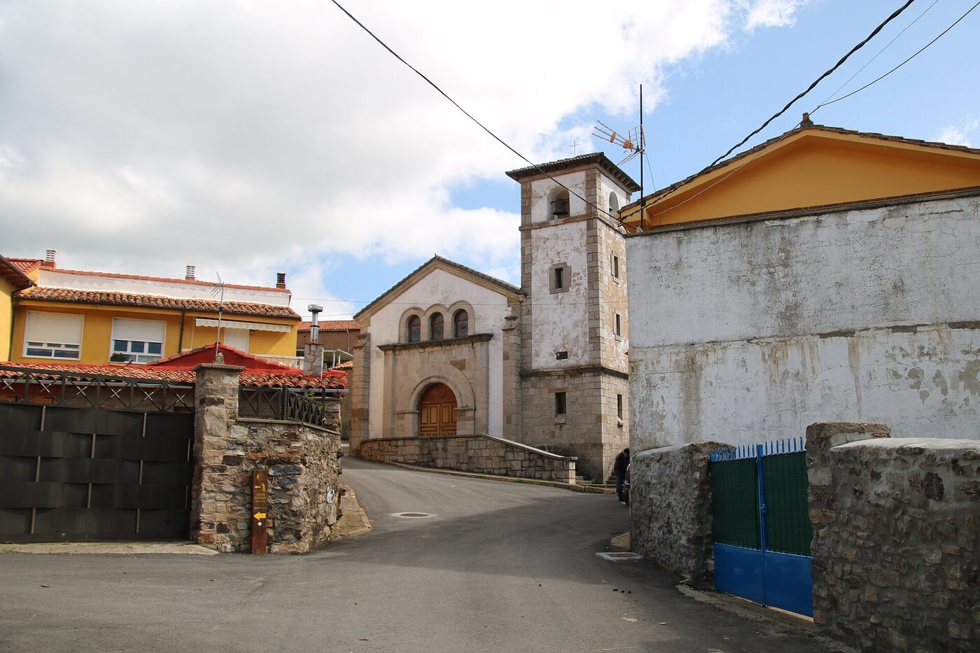 Iglesia de los Santos Justo y Pastor en La Pola de Gordón