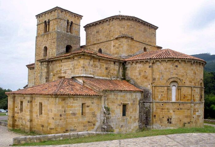 Colegiata Santa Cruz de Castañeda