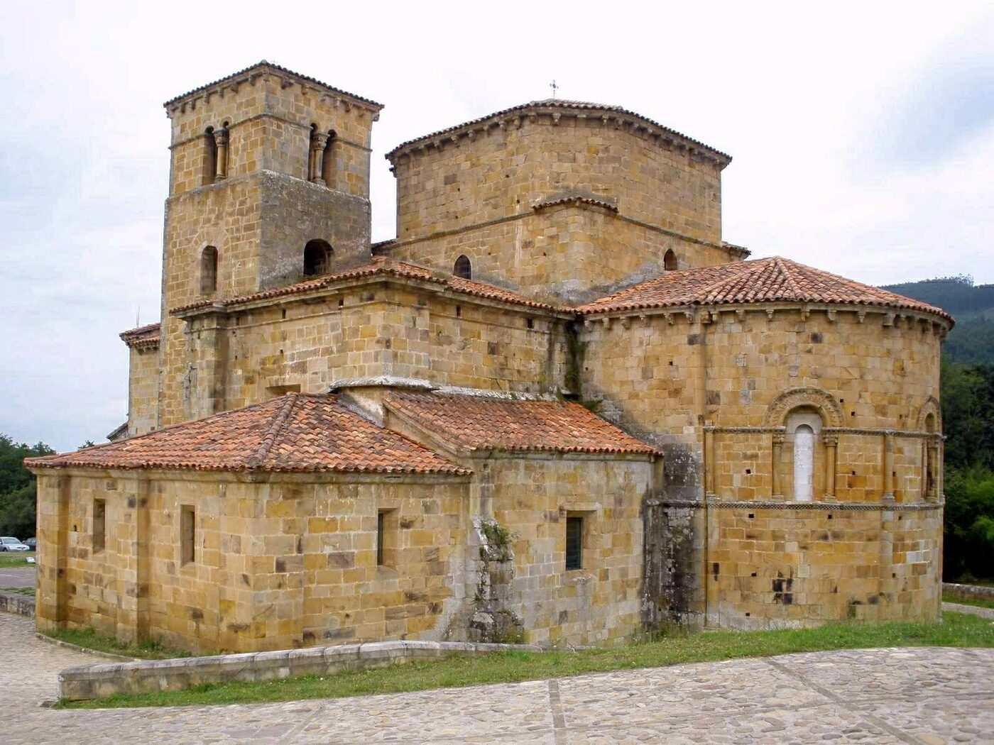 Colegiata Santa Cruz de Castañeda en Castañeda