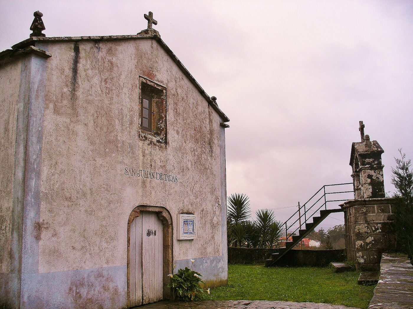 Igrexa de San Xián de Tarás en A Serra de Outes