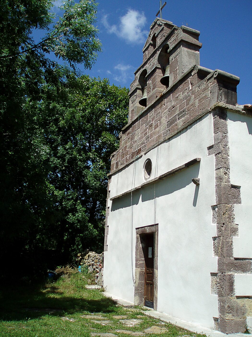 Ilesia de Santolaya de Bixega en Belmonte de Miranda
