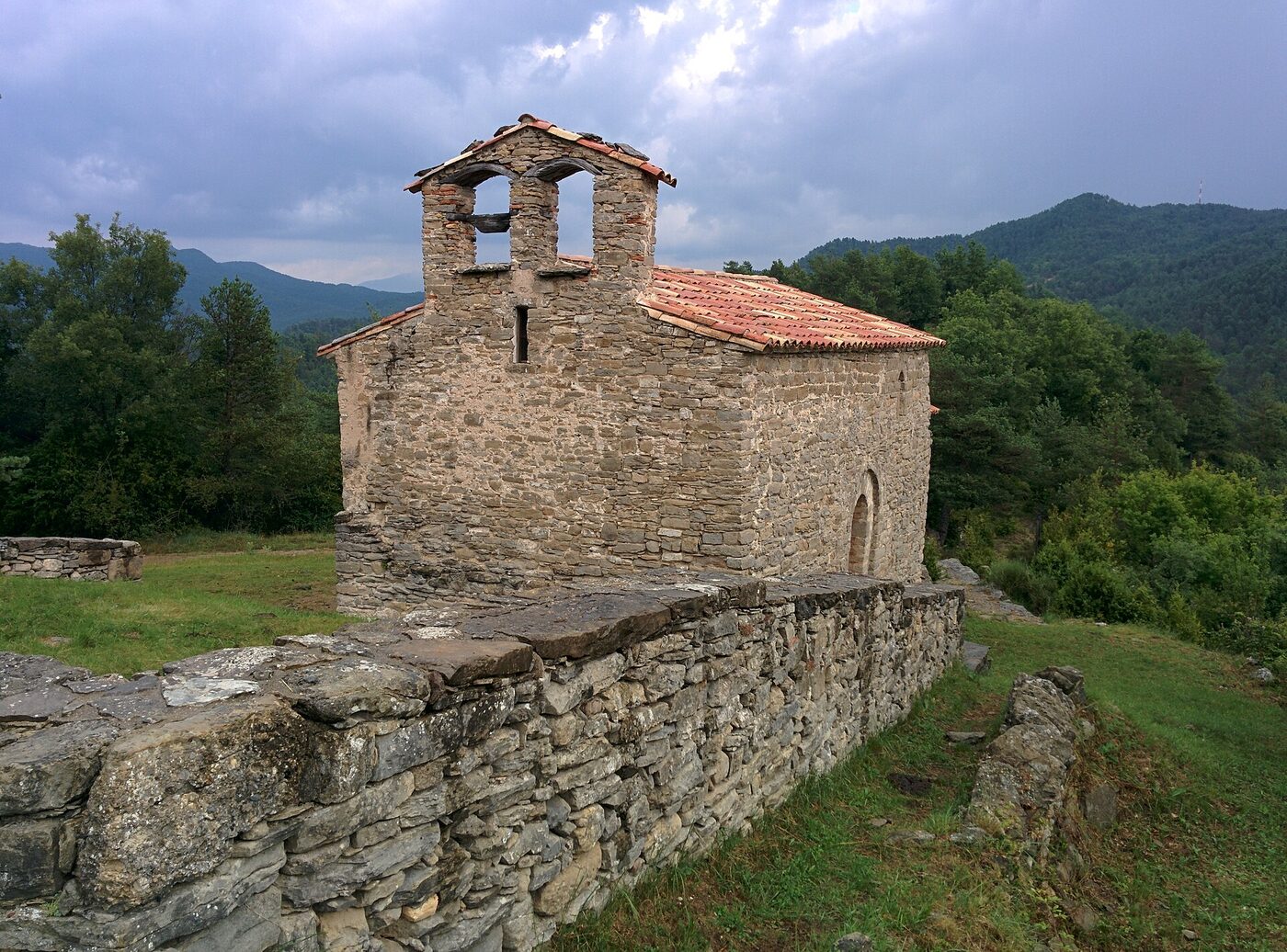 Sant Pere de Serrallonga en Alpens