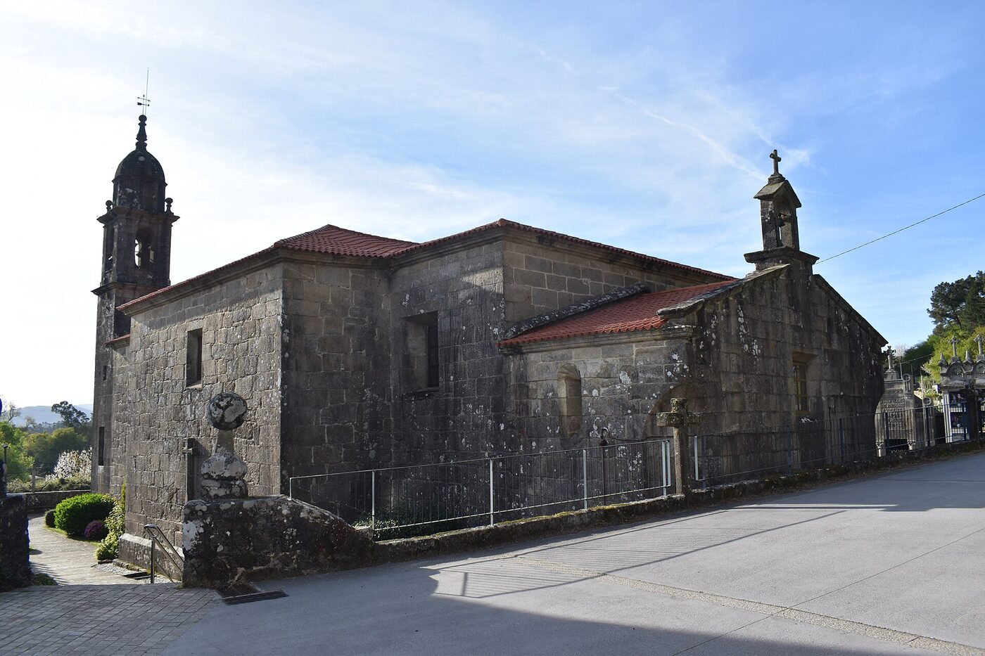 Igrexa de San Miguel de Valga en Valga