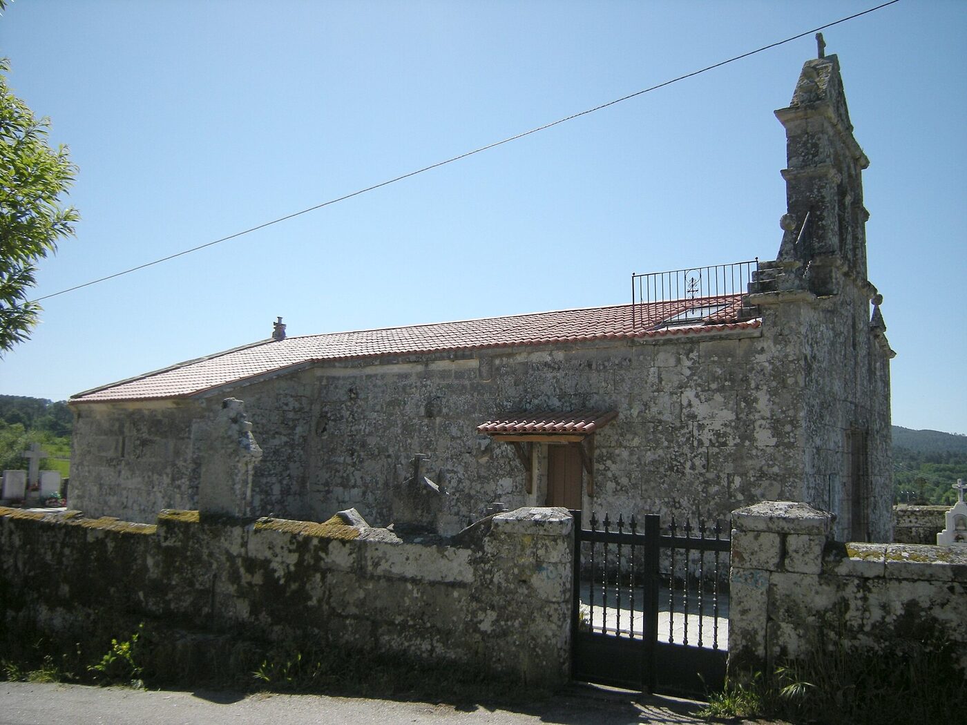 Igrexa de Santa Baia de León en Vilamarín